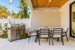 Luxury Las Olas 6200sqft - sleeps 28 & with 2 pools - 2