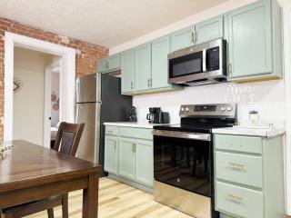 The Cardinal Studio Apartments - Evansville - 2