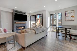 Downtown WP River Front Villa 236 I Private Hot Tub I Great Views - 6