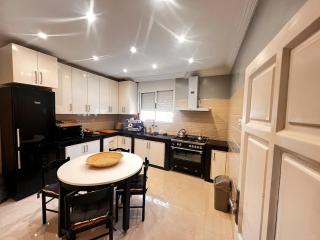 Layla Surf House - 8