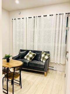 Modern Ground Level 1BR Apartment - Prime Location - 5