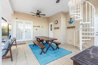 SAND CASTLE-Fun For Big Groups-Walk to Beach, Heated Pool, Lanai - 2
