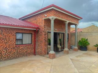 Lethabo Mountain View Guest House - 4