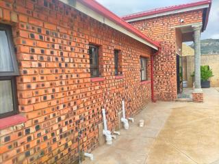 Lethabo Mountain View Guest House - 6