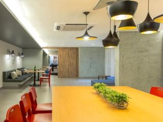 Apartamento 2Q | Ed. The Expression- Setor Bueno | Piscina aquecida | Sauna | Garagem | Academia | Wi-Fi | Ar | Portaria 24h| Perto de tudo - 3