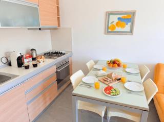 Modern Beach Apartment & Prime Location - 5