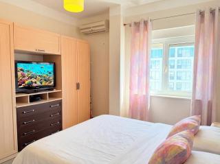 Modern Beach Apartment & Prime Location - 3