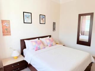 Modern Beach Apartment & Prime Location - 2