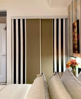 Downtown Toronto Condo with Balcony & Workspace - 1