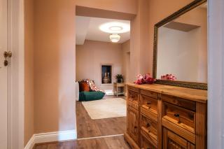 Stylish Harbourfront Apartment - 1