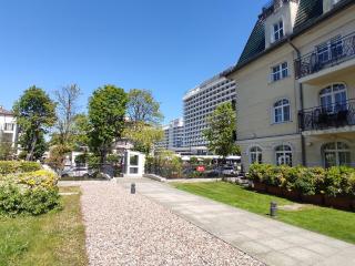 Pokój z łazienką & - 0