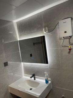 Sleek 1BR with stunning Nairobi National Park view - 3