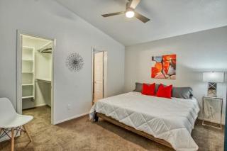 Sleek Modern 4BR Near Fort Bliss - 7