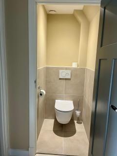 Private attic room with workspace & water view - 3