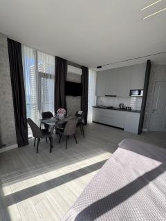 Stylish 2-Bedroom Apartment with Sea View Batumi - 1