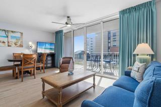 Second-floor airy condo with great views - close to dining & shopping - 4