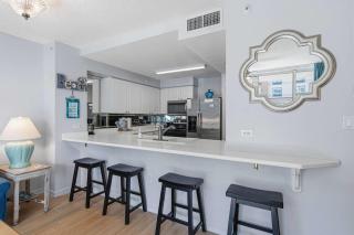 Second-floor airy condo with great views - close to dining & shopping - 1