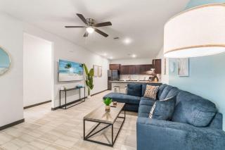 2BR 2BA Coastal Home King Bed Smart TVs B - 8