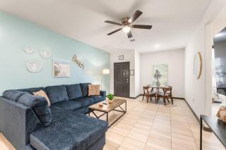 2BR 2BA Coastal Home King Bed Smart TVs B - 5