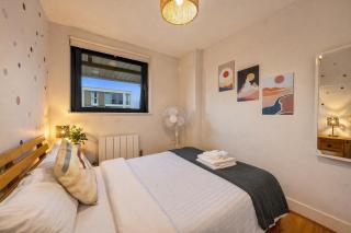 Thames view apartment south quay-Canary Wharf-O2 -excel-royal Victoria - 4