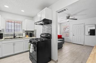 Sleek 2-Bed 1-Bath Home Near Fort Bliss - 5