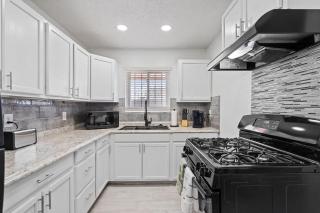 Sleek 2-Bed 1-Bath Home Near Fort Bliss - 4