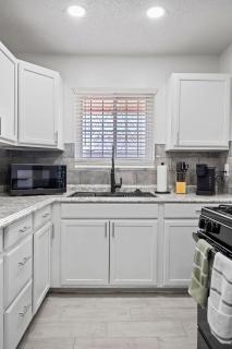 Sleek 2-Bed 1-Bath Home Near Fort Bliss - 2