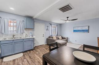 Cozy Coastal-Inspired Stay 1 Bed 1 Bath King Bed - 4