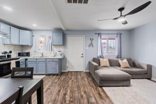 Cozy Coastal-Inspired Stay 1 Bed 1 Bath King Bed - 3