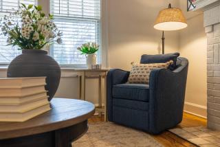Walkable Designer Cottage In GV - 3