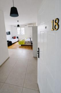 Cozy Studio in Surcin Near Airport Free Parking - 5
