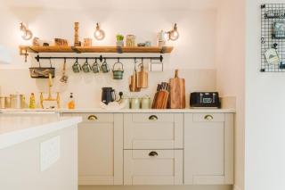 Grade II listed Cottage with Ground Floor Bedroom - 9