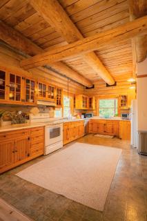 Blue Roof Lodge - Forest Getaway for Groups - 9