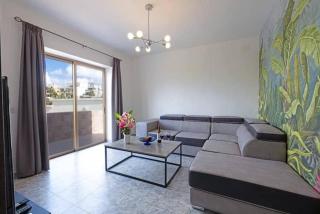 Prime location, stunning features! - 9