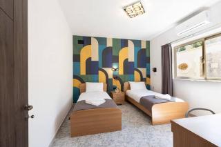 Prime location, stunning features! - 7