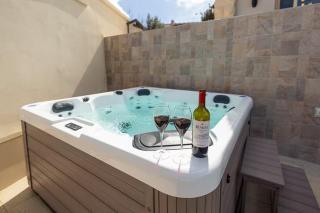 Prime location, stunning features! - 3