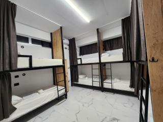 The HANGOUT Hostel - Sarandë - 9