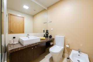 Nomad Escape Spacious Apartment with Pool & Gym - 2