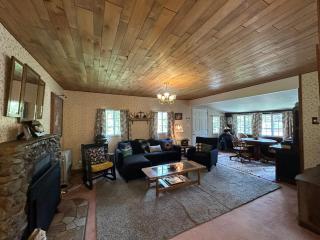 2 Bedroom, 3 Beds River and Mountain Views, Retreat, Private trout creek, Fast WiFi - 0