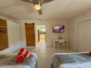 Bright 2BR Coastal Suite Apt12 - 5