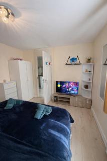 Real Home In Northampton - 5
