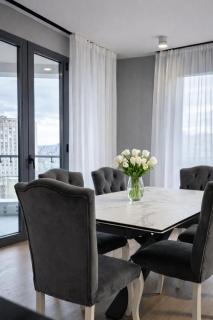 Premium Apartment Pools, Gym,Green Park - 0