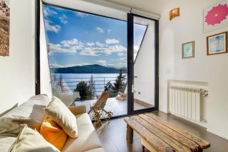 Moderno y Acogedor Depto con Deck & Vista al Lago - 0