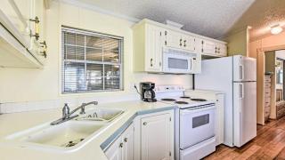 Relaxing Home Pool Access and Screened-In Porch! - 5