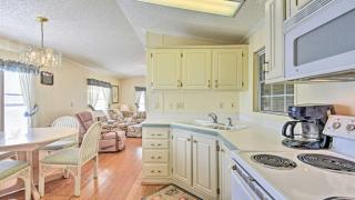 Relaxing Home Pool Access and Screened-In Porch! - 4