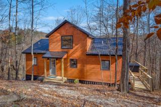 Skyward Chalet - Hot Tub - Fire Pit - Deck - RRG - 3