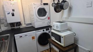 The Holiday 63 parking outside LEZ - 4