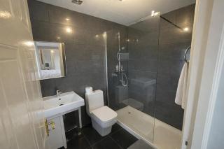 Long Stay, 4BR Home, Warwick Gates - 3