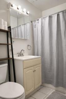 Spacious Duplex Walk to Union Market - 6