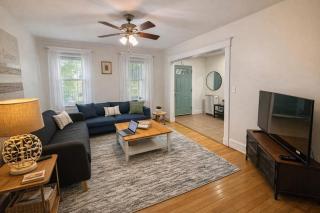 Spacious Duplex Walk to Union Market - 5